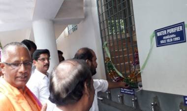 എം.എൽ.എ. ഭോജന ശാലയും, അദ്ദേഹത്തിന്റെ സഹപാഠികൾ വാട്ടർ പ്യൂരിഫയറും  നല്കി