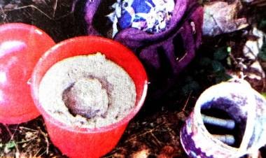 ബൂത്തിന് സമീപം ബോംബുകള്‍ 