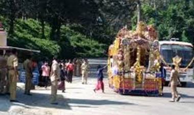 തങ്കഅങ്കി രഥഘോഷയാത്ര ആറന്മുളയിൽ നിന്ന് പുറപ്പെട്ടു; ഘോഷയാത്ര കോവിഡ് പ്രോട്ടോക്കോൾ പാലിച്ച്