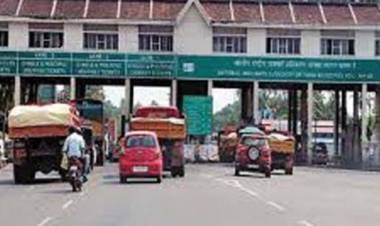 ദേശീയപാത നിര്‍മ്മാണത്തിന് ചെലവിട്ടതിനേക്കാള്‍ തുക പിരിച്ചുകഴിഞ്ഞു; പാലിയേക്കര ടോള്‍ പിരിവിനെതിരെ ഹര്‍ജി; ഫയലില്‍ സ്വീകരിക്കാന്‍ വിസമ്മതിച്ച്‌ സുപ്രീം കോടതി; ഹൈക്കോടതിയെ സമീപിക്കാന്‍ നിര്‍ദ്ദേശം