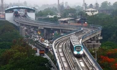 2019-2020 സാമ്ബത്തിക വര്‍ഷത്തില്‍ നഷ്ടം 310 കോടി; കൊറോണയില്‍ കുടുങ്ങിയ ഈ സാമ്ബത്തിക വര്‍ഷവും പറയാനുള്ളത് നഷ്ടക്കണക്ക് മാത്രം; വായ്പ് തിരിച്ചടവും പോലും പ്രതിസന്ധിയിലേക്ക്; ഇളവുകള്‍ പ്രഖ്യാപിച്ചില്ലെങ്കില്‍ സ്ഥിരം യാത്രക്കാര്‍ പോലും കൈവിടുമെന്നും ആശങ്ക; കൊച്ചി മെട്രോയും ആനവണ്ടിയ പോലെയാകുമോ?