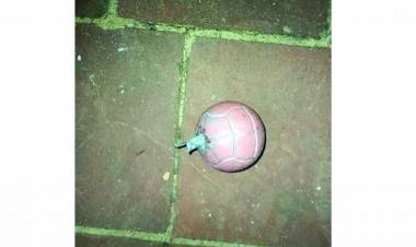 പോളിങ്‌ ബൂത്തായിരുന്ന സ്‌കൂളില്‍ ഐസ്‌ക്രീം ബോളില്‍ ബോംബ്‌