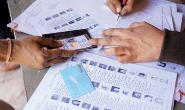 ഇ വോട്ടര്‍ തിരിച്ചറിയല്‍ കാര്‍ഡ് ഇന്നുമുതല്‍ ഡൗണ്‍ലോട് ചെയ്യാം; രാവിലെ 11.30 മുതല്‍ ഇ വോട്ടര്‍കാര്‍ഡ് ലഭ്യമാകും; ഡൗണ്‍ലോട് ചെയ്യേണ്ടത് വെബ്‌സൈറ്റിലോ മൊബൈല്‍ ആപ്പിലോ മൊബൈല്‍ നമ്ബര്‍ നല്‍കി രജിസ്റ്റര്‍ ചെയ്ത ശേഷം