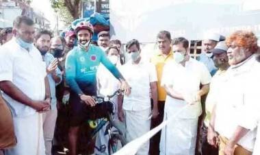 അ​ര്‍​ബു​ദത്തെ തോ​ല്‍​പി​ച്ച്‌​ സൈ​ക്കി​ളില്‍ കൊ​ച്ചി​യി​ല്‍​നി​ന്ന്​ ല​ഡാ​ക്കി​ലേ​ക്ക്​ റി​തി​ന്‍