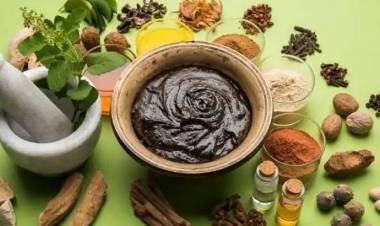 കേരളത്തിൽ ആയിരം ഫാർമസികളെ പൂട്ടിച്ചതിന് അമോയ് മറുപടി പറയണം: വൈദ്യ മഹാസഭ