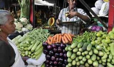 ഇന്ധന വില വർധനയ്ക്കൊപ്പം  കുതിച്ച്‌ പച്ചക്കറി വില; പലവ്യഞ്ജന വിലയില്‍ മാറ്റമില്ലെന്ന് വ്യാപാരികള്‍