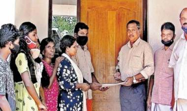 വീട് ജപ്തി ചെയ്തതോടെ രണ്ട് വര്‍ഷത്തോളമായി കുടുംബം കഴിഞ്ഞത് വരാന്തയില്‍; പണി തീരാത്ത വീടിന്റെ ബാക്കി പണി തീര്‍ക്കാനുള്ള പണം നല്‍കിയും അമേരിക്കന്‍ മലയാളിയുടെ കാരുണ്യ വര്‍ഷം