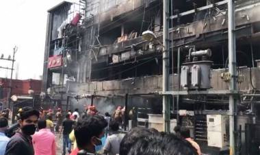 പാലക്കാട് നഗരത്തിലെ ഹോട്ടലുകളില്‍ വന്‍ തീപിടിത്തം