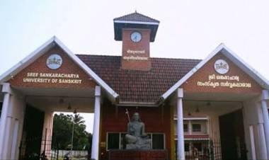 കാലടി സര്‍വകലാശാല: എസ്‌എഫ്‌ഐ നേതാക്കളുമായി ചേര്‍ന്ന് വൈസ് ചാന്‍സലര്‍ ഒത്തുകളിക്കുന്നതായി ആരോപിച്ച വകുപ്പ് മേധാവിയെ മാറ്റി പ്രതികാരം