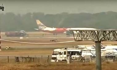 തി​രു​വ​ന​ന്ത​പു​ര​ത്ത് എ​യ​ർ​ ഇ​ന്ത്യ വി​മാ​നം സു​ര​ക്ഷി​ത​മാ​യി നി​ല​ത്തി​റ​ക്കി