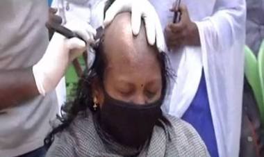 വാളയാര്‍ കേസ് അട്ടിമറിക്കാന്‍ ശ്രമിച്ച ഉദ്യോഗസ്ഥര്‍ക്കെതിരെ നടപടിയില്ല; കൊച്ചിയില്‍ തലമുണ്ഡനം ചെയ്ത് പ്രതിഷേധം