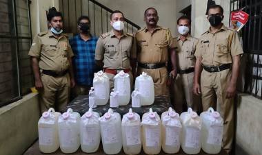 ചാലക്കുടിയിൽ വൻ ചാരായ വേട്ട 