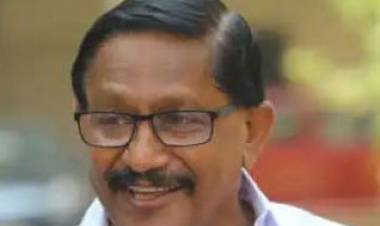 "ചരിത്രം എന്നിലൂടെ" എന്ന പി.സി. തോമസി൯റെ പുസ്തകം കേരള ഗവർണർ പ്രകാശനം ചെയ്യുന്നു.
