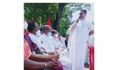 J S S സംസ്ഥാന നേതാക്കളുടെ സെക്രട്ടറിയേറ്റ് ധർണ്ണ കെ മുരളീധരൻ M P ഉൽഘാടനം ചെയ്തു .