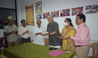 കോന്തത്ത് തറവാട്ടിലെ താളിയോല ഗ്രന്ഥശേഖരം സംസ്‌കൃത സര്‍വ്വകലാശാലയ്ക്ക് കൈമാറി