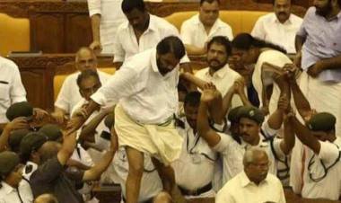 നിര്‍ണ്ണായകം നിയമസഭാ കയ്യാങ്കളി കേസ് വിദ്യാഭ്യാസ മന്ത്രിയുള്‍പ്പെടെ ആറ് നേതാക്കള്‍ കോടതിയില്‍ ഹാജാരാകും