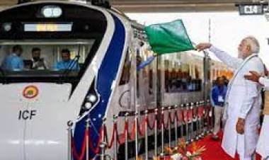 മണിക്കൂറില്‍ 160 കിലോമീറ്റര്‍ വേഗം, വന്ദേഭാരത് എക്സ്പ്രസ് ഫ്‌ളാഗ് ഓഫ് ചെയ്ത് പ്രധാനമന്ത്രി