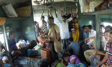 കേരളത്തിൽ നിന്ന് ബംഗാളിലേക്കും ബംഗ്ലാദേശിലേക്കും ഒരു വർഷം ഒഴുകുന്നത് 3780 കോടി* 