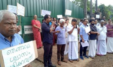 "സുരക്ഷാ " സമരത്തിൽ വെള്ളം ചേർത്ത്, ദുരിതബാധിതരെ കബളിപ്പിക്കുന്നതാര്?