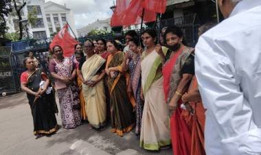 രഞ്ജിത്തിൻ്റെ രാജിക്കായ് സിക്രട്ടറിയേറ്റ് മാർച്ച് നടത്തി." ഐക്യമഹിളാസംഘം,