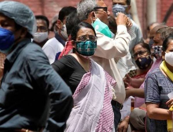 സബ് രജിസ്ട്രാർ ഓഫീസിൽ എത്തുന്ന ജനം വീർപ്പുമുട്ടുന്നു.,, ജീവനക്കാർക്ക് ജോലി ചെയ്യാൻ പോലും സ്ഥലമില്ല