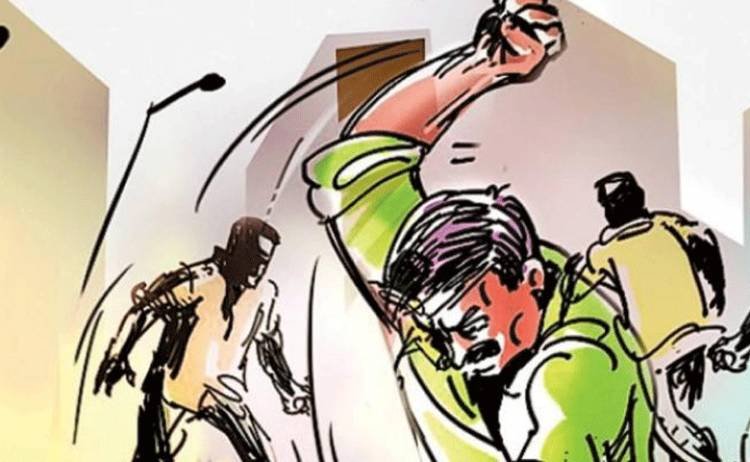 കൊവിഡ് 19 ഐസോലേഷനിൽ ഇരുന്ന വിദ്യാർത്ഥിനിയേയും പിതാവിനെയും സി.പി.എം ഗുണ്ടകൾ വീടുകയറി ആക്രമിച്ചു. കൊവിഡ് ഉണ്ടെങ്കിൽ വീടും വീട്ടുകാരെയും ചുട്ടെരിക്കും എന്ന ഭീഷണി മുഖ്യമന്ത്രിയെ അറിയിച്ചതിന് പിന്നാലെ