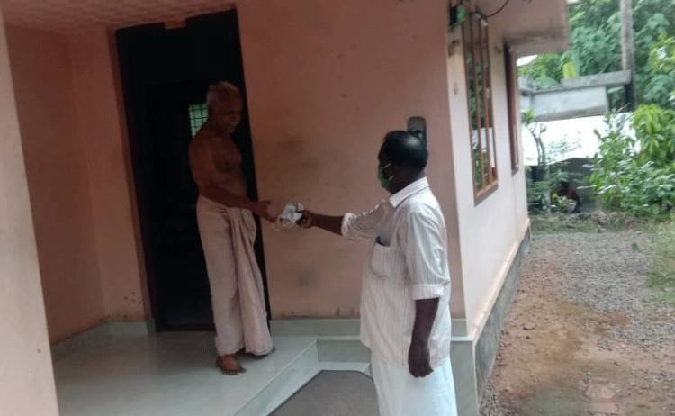 കോവിഡ് 19; സി.പിഎമ്മിന്റെ നേതൃത്വത്തിൽ പ്രതിരോധ  ബോധവൽക്കരണവും, മാസ്‌ക് വിതരണവും
