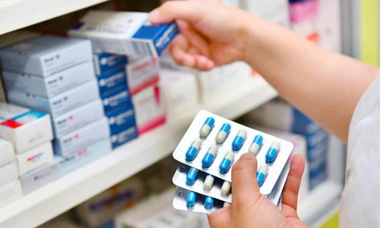 മെഡിക്കല്‍ കോളേജില്‍ ശസ്ത്രക്രിയക്കായി വാങ്ങിയ മയക്കുമരുന്ന് ആശുപത്രി ജീവനക്കാരി ഭര്‍ത്താവിനെ കൊണ്ട് മറിച്ചുവിറ്റു
