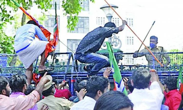 പിന്‍വാതില്‍ നിയമനം: സെക്രട്ടേറിയറ്റ്‌ സമരക്കളം
