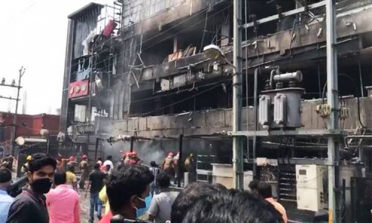 പാലക്കാട് നഗരത്തിലെ ഹോട്ടലുകളില്‍ വന്‍ തീപിടിത്തം