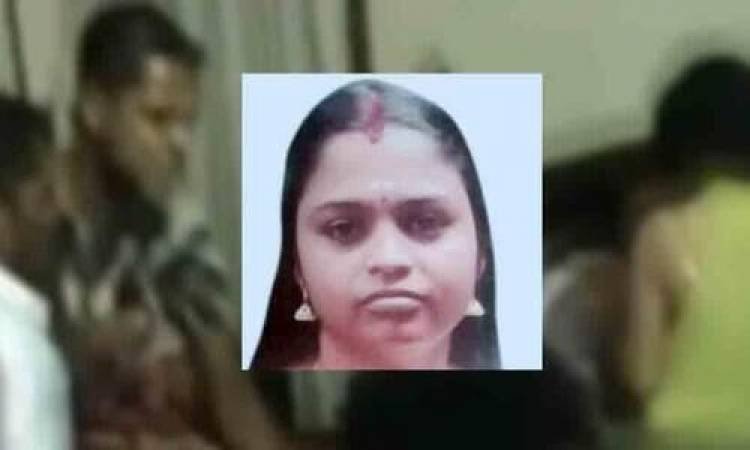 സദാചാര ഗുണ്ടായിസം: മ​ണ്ണെ​ണ്ണ​യൊ​ഴി​ച്ച്‌ തീ​കൊ​ളു​ത്തി​യ യു​വ​തി മ​രി​ച്ചു