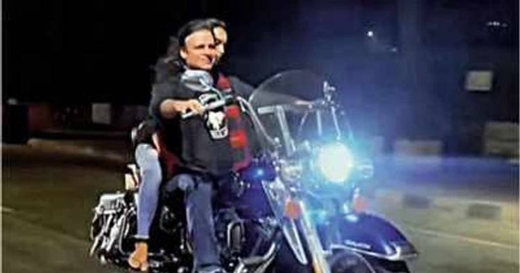 ഹെല്‍മറ്റില്ല, മാസ്‍കും; ഭാര്യയുമൊത്ത് ബൈക്കില്‍ കറങ്ങിയ താരം കുടുങ്ങി!
