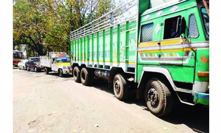 വഴികളടച്ച്‌ കര്‍ണാടക , കേരളത്തില്‍നിന്നുള്ളവര്‍ക്ക്‌ കോവിഡ്‌ നെഗറ്റീവ്‌ സര്‍ട്ടിഫിക്കറ്റ്‌ നിര്‍ബന്ധം