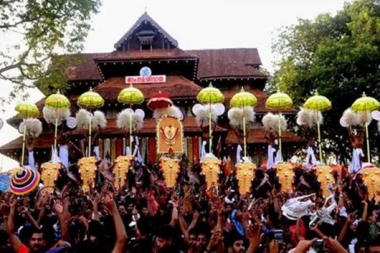 തൃശൂര്‍ പൂരം സാമ്ബിള്‍ വെടിക്കെട്ടും എക്സിബിഷനും ഒഴിവാക്കാന്‍ തയ്യാറെന്ന് പാറമേക്കാവ് - തിരുവമ്ബാടി ദേവസ്വങ്ങള്‍