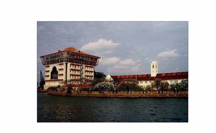 കൊച്ചി പോർട്ട് ട്രസ്റ്റിനെ കേരളത്തിന് തിരിച്ചു വേണമോ?? 