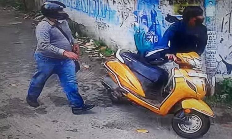 ഇത് എന്ത് നാട് പട്ടാപ്പകല്‍ പൊലീസിന് നേരെ തോക്ക് ചൂണ്ടി മോഷണ സംഘം രക്ഷപ്പെട്ടു