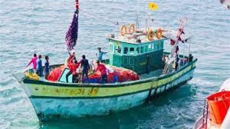 കേരളത്തിന് പുതിയ 2 കപ്പലും മൂന്ന് പുതിയ ഫിഷ്‌നെറ്റ് ഫാക്ടറികള്‍ സ്ഥാപിക്കുന്നതിന് സാമ്പത്തിക സഹായവും വാഗ്ദാനം ചെയ്ത് അമിത് ഷാ