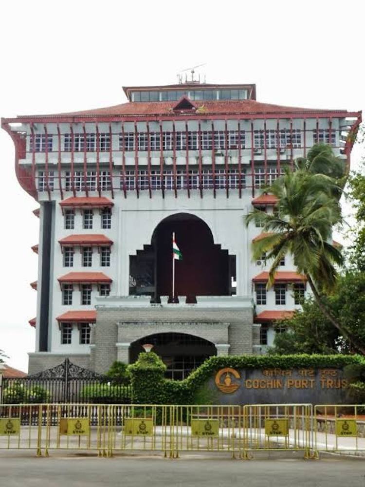 കൊച്ചി പോർട്ട് ട്രസ്റ്റിലെ ഉദ്യോഗക്കയറ്റങ്ങൾക്ക് വ്യാജ ഡിഗ്രി സർട്ടിഫിക്കറ്റുകളും, ഭരണം BMS നേതാവു്, ചെയർപേഴ്സൺ റബ്ബർ സ്റ്റാമ്പ്