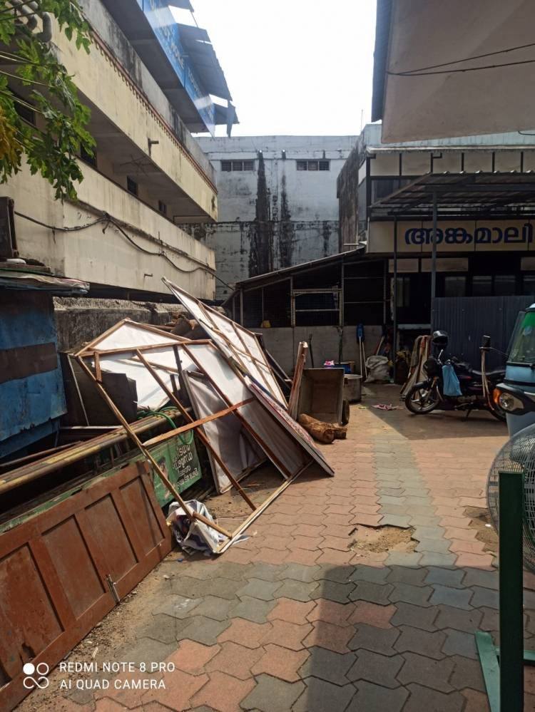 ശുചിത്വവും, സുരക്ഷിതത്വവും ഞങ്ങൾക്ക് ബാധകമല്ല, അങ്കമാലി മുനിസിപ്പാലിറ്റി കാര്യാലയം