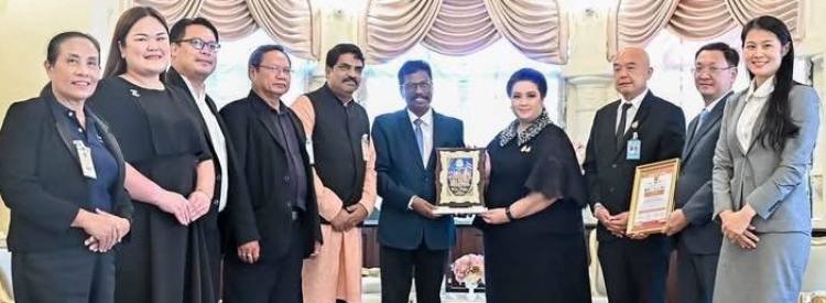 സുപമാസ് ഇസരാ ഭക്തിക്ക്. ഏഷ്യാ പസഫിക്ക് വിദ്യാഭ്യാസ മികവ് പുരസ്കാരം